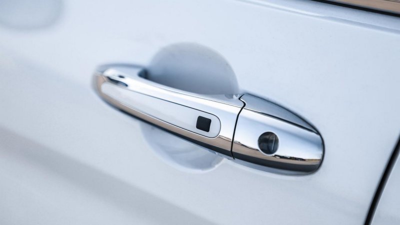 Жүргізуші тарапынан кілтсіз кіру жүйесі